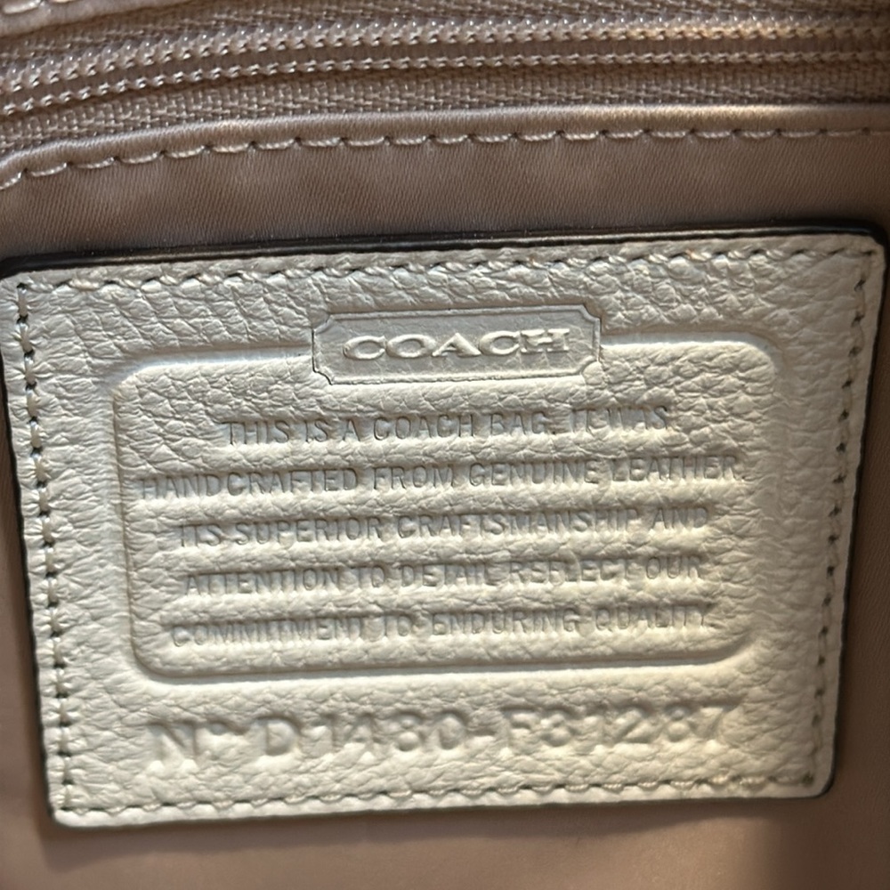 NWOT Coach “ Park Avery” studded Hobo Bag
White pebbled Leather - Picture 10 of 16